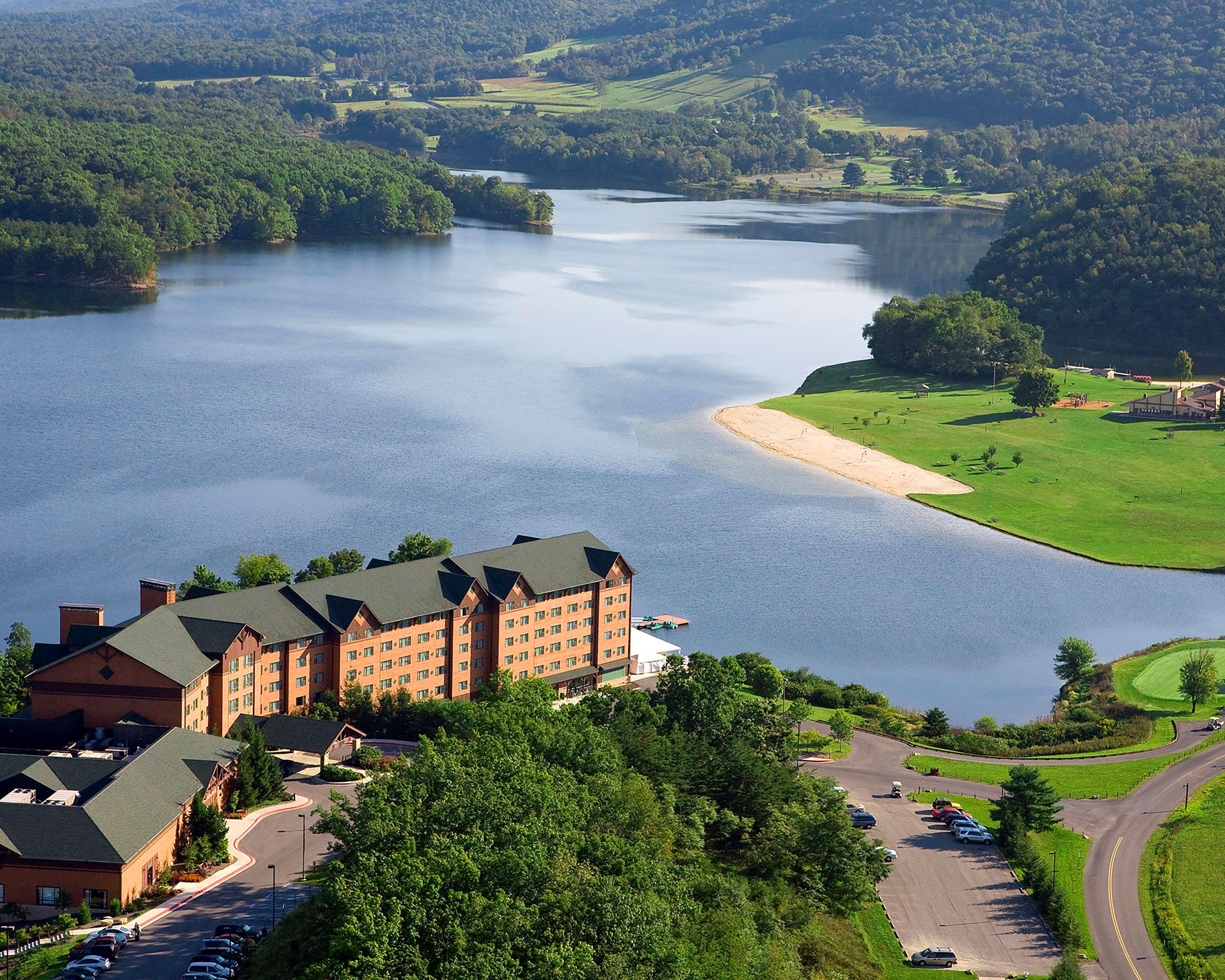 Rocky Gap Casino Resort Flintstone 外观 照片
